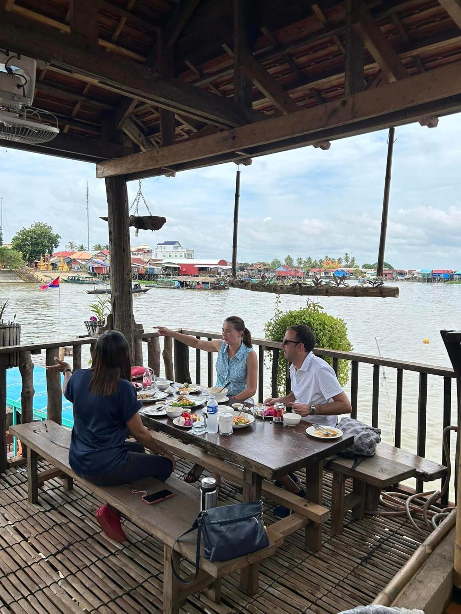 St 63 Home Stay & Tour Kampong Khleang Exterior photo