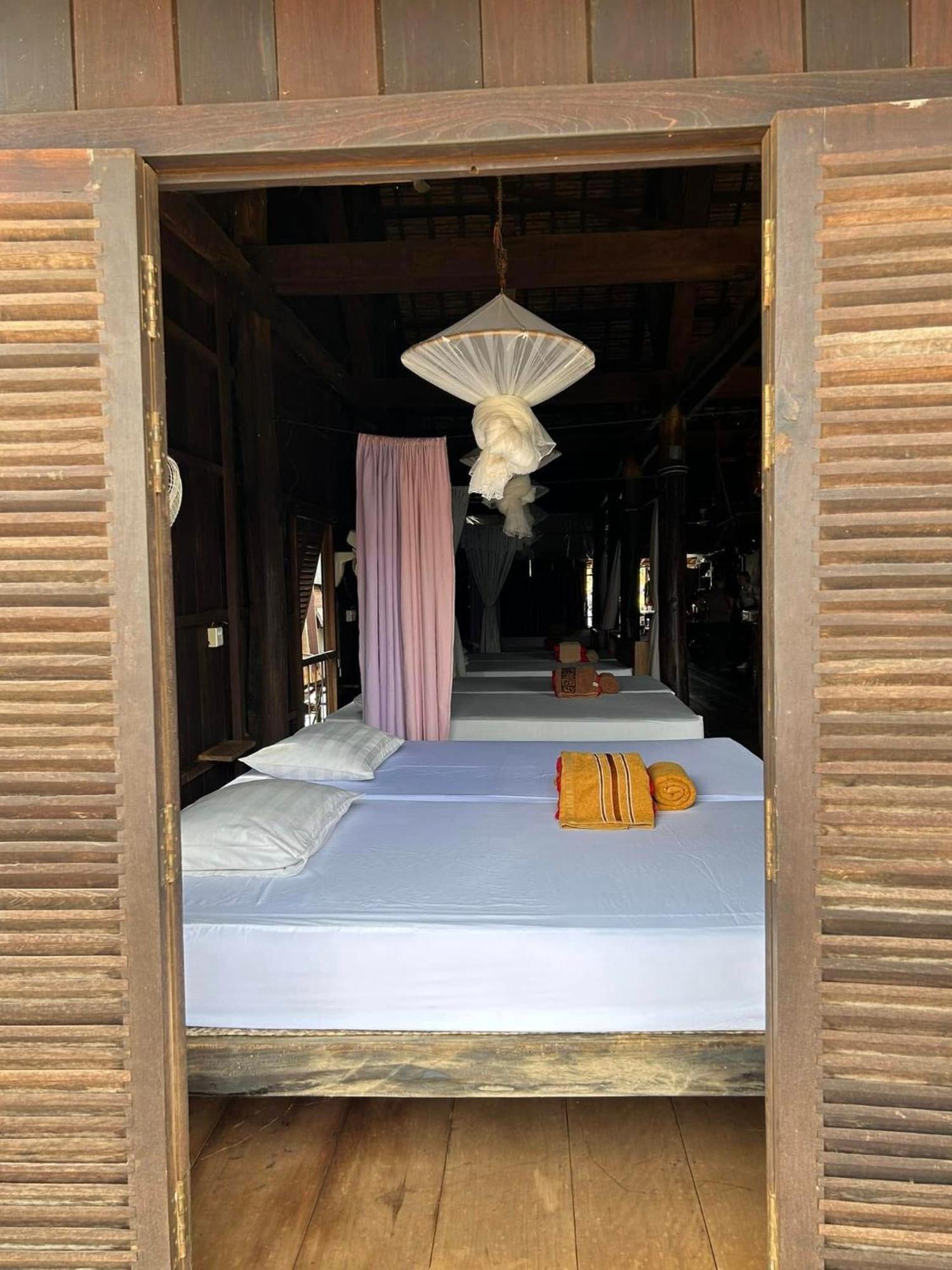 St 63 Home Stay & Tour Kampong Khleang Exterior photo